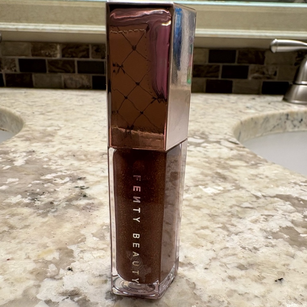 Fenty Beauty Gloss Bomb in Hot Cocoa